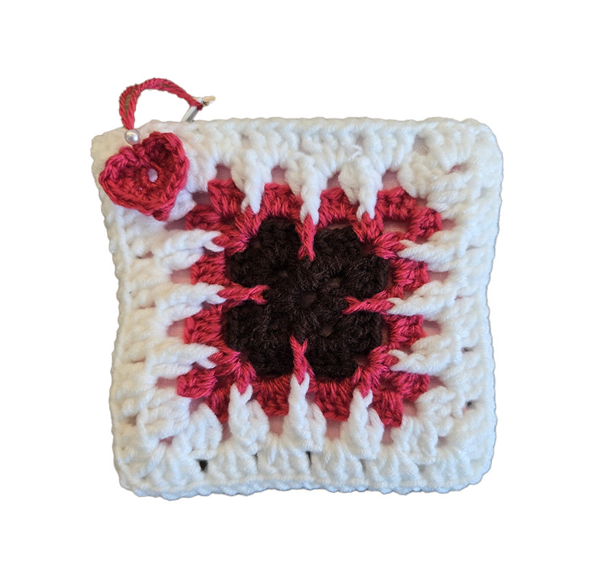 Trousse au crochet rose petit format