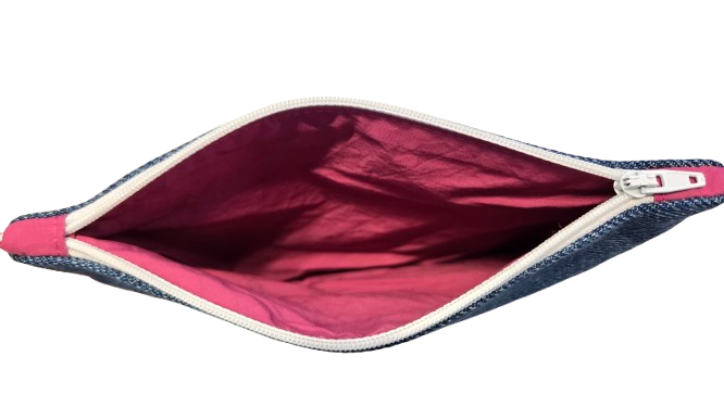 Pochette en jeans avec broderie "Good Vibes"