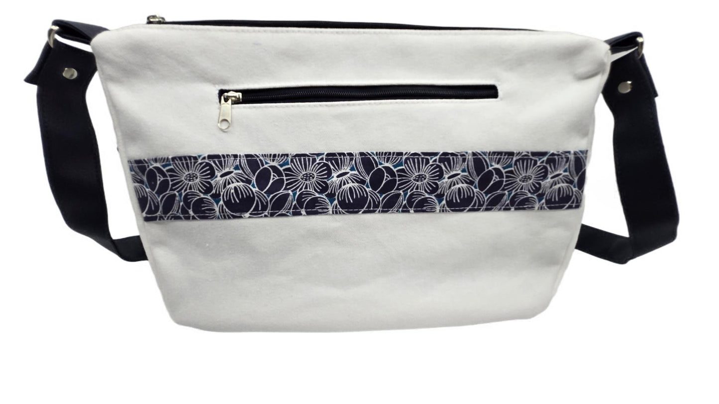 Sac à main artisanal en denim blanc "Fleurs marines"