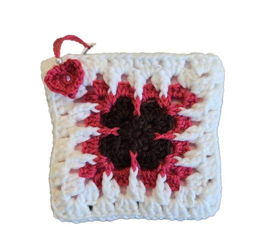 Trousse au crochet rose petit format