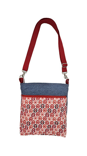 Sac à bandoulière artisanal jeans et plumes rouges