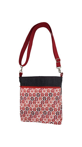 Sac à bandoulière artisanal jeans noir et plumes rouges