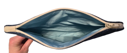 Pochette en jeans avec broderie "Be Happy"