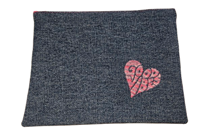 Pochette en jeans avec broderie "Good Vibes"