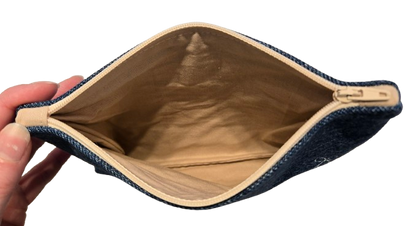 Pochette en jeans avec broderie "Coeurs beiges"