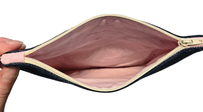 Pochette en jeans avec broderie "Coeurs roses"