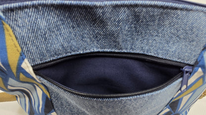 Sac à main artisanal beige et bleu
